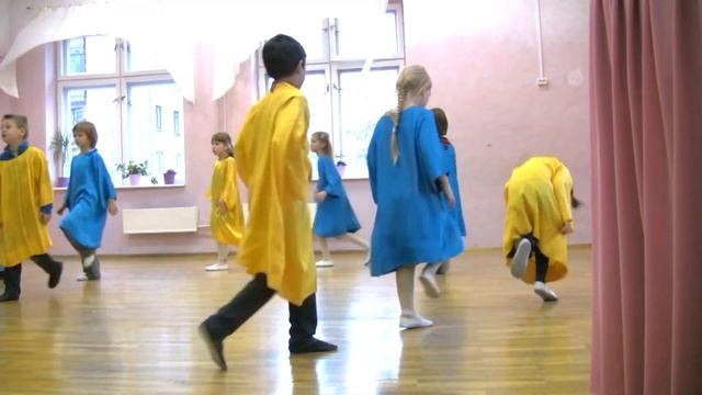Урок Эвритмии у Одуванчиков 2Б. Школа 1060 смотреть онлайн