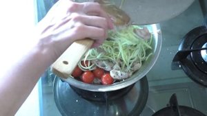 Спагетти из кабачка с курицей в сырно сметанном соусе