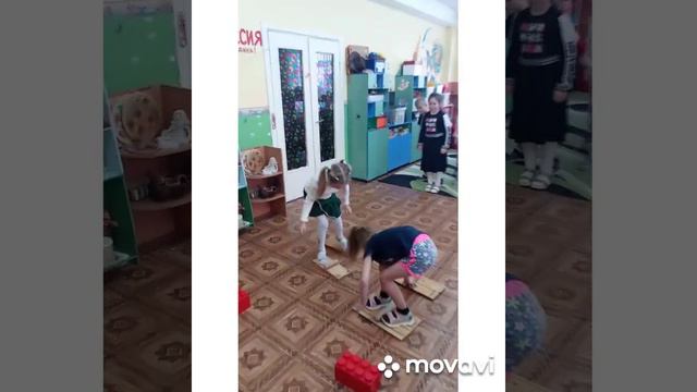 В дежурной группе ✓10 дети любят участвовать в играх - соревнованиях. смотреть онлайн