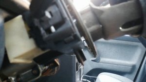 Ваз 21012 стук в руле при повороте на право, причина?