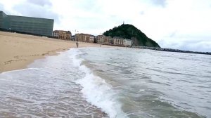 San Sebastiа́n. Испания. Бискайский залив. Прогулка утром вдоль океана. Морской релакс)