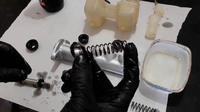 COMO RESTAURAR BOMBA de FRENOS - FOSCHI смотреть онлайн