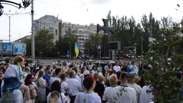 25-й День Независимости. Люди поют Гимн смотреть онлайн