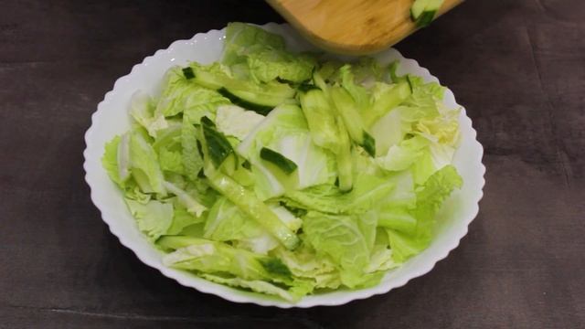 Салат "А ля Цезарь" !!! Лёгкий и хрустящий !!! Просто и быстро ! смотреть онлайн