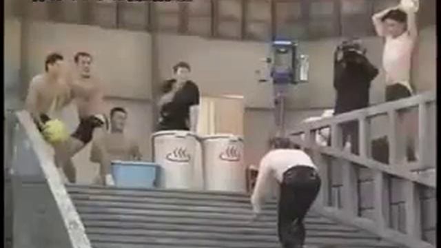 Японские шоу#4|момент из шоу|Покоритель лестниц в Японском варианте. смотреть онлайн