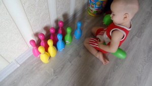 играем в боулинг
