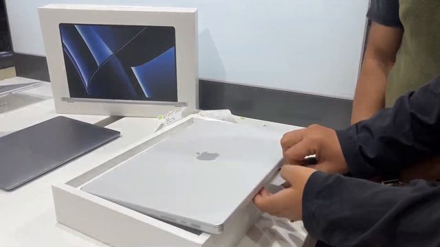 Unboxing MacBook Pro M2 16 inch