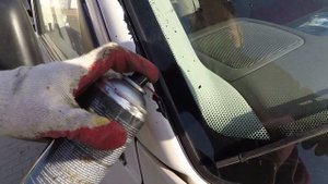 Транспортер Т4 Антикор под резинкой лобового стекла VW T4 026