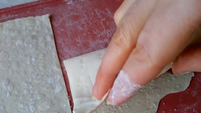 Слойки с вишней. Слойки с замороженной вишней из слоеного теста. Праздничный рецепт.