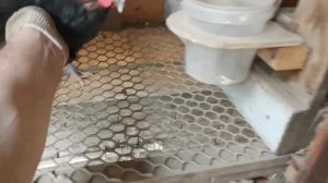 Курица несушка садится на яйца, как отучить