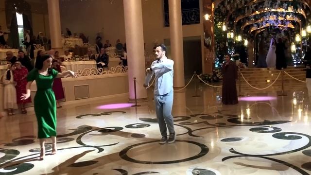 Самые красивые Чеченские танцы на свадьбе - Ловзар 2023 - Чеченская лезгинка. смотреть онлайн