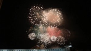 Салют 31 августа 2019 г. в день 75-летия освобождения Бухареста. (звук хорошего качества)