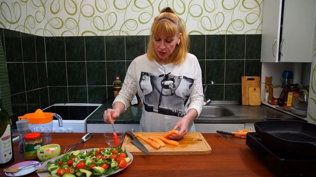 Салат с красной рыбой и авокадо простой рецепт на ужин и обед! смотреть онлайн