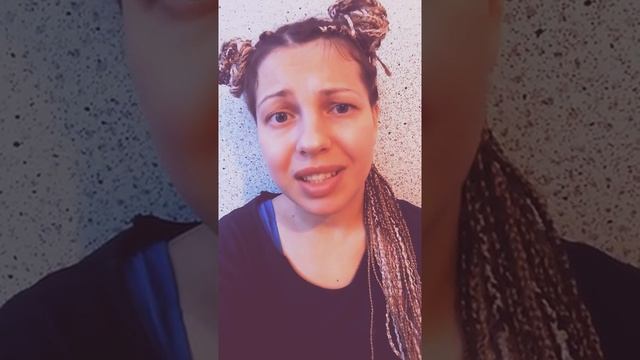Стих Асии "Я вечный скептик, любитель тактик, чуть что сразу покажу зубы..."