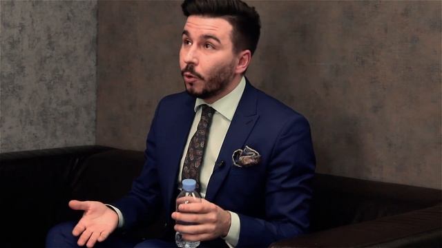 РОМАН МИРОВ ВЕДУЩИЙ,ВСЯ ПРАВДА О ШОУ БИЗНЕСЕ И КАК КОПАТЬ КАРТОШКУ В ДОРОГОМ КОСТЮМЕ #ПУТЬКУСПЕХУ!!