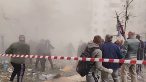 Момент падения крыши разрушенного дома в Белгороде