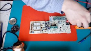 Indesit WISA 81 срабатывают соленоедные клапана, щелкают, клацают, не включается