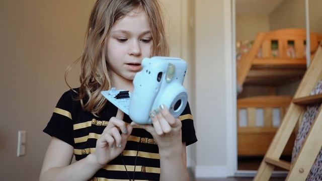 Fujifilm Instax Mini 11- Unboxing (for kids!!) смотреть онлайн