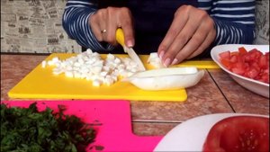 Помидоры, фаршированные кальмарами. "Правильная кухня" выпуск 9