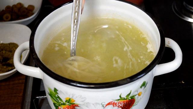 Спагетти с соусом песто и оливками смотреть онлайн