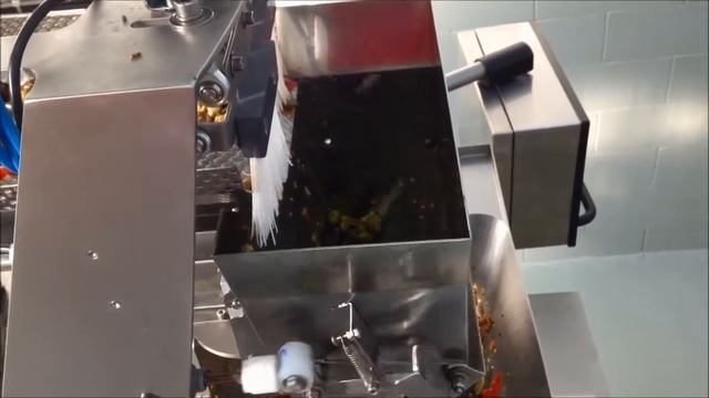 MAYA w PILLOW VACUUM pt. 1/2 смотреть онлайн