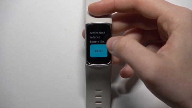 Fitbit Charge 6 | Как настроить время автовыключения экрана на Fitbit Charge 6