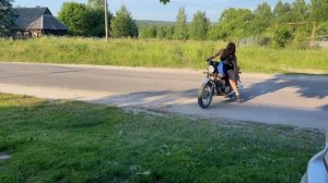 Переехала реку на ИЖ Юпитер 5 и искупалась