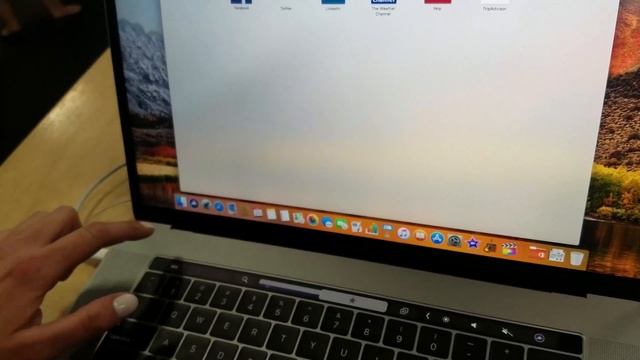 2018 Mac Book Touch Bar NEW Features and Pricing смотреть онлайн