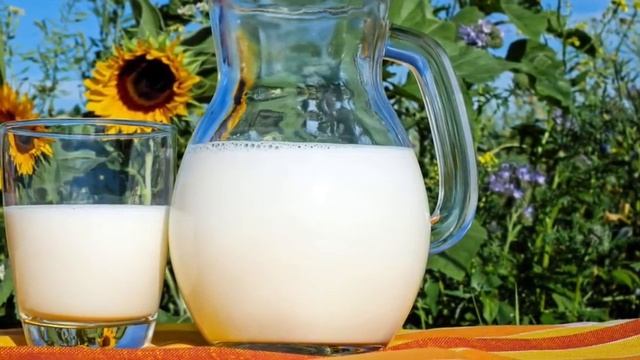 МОЛОКОМ МОЖНО ЗАПИВАТЬ ЕДУ? смотреть онлайн