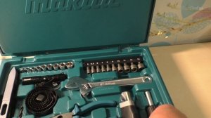 Набор инструментов Makita D 37194 200 предметов