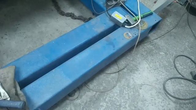 Плюнул и склеил все на "термоклей".??? Гранта КРОСС. смотреть онлайн