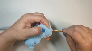 МК снеговик брелок крючком 11см, маленький брелочек снеговик крючком, зимняя игрушка снеговик