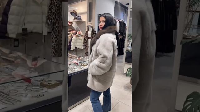 Шуба  с английским воротником из соболя. Шубы с отделкой из соболя, рыси Киев. Магазин красивых шуб