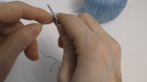 Правша учится вязать левой рукой