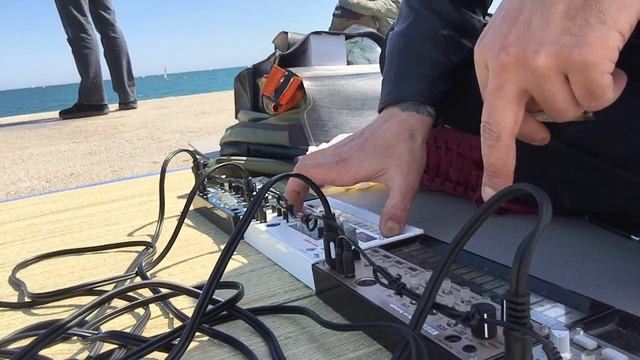 Live Beach Sessions Barcelona -- 15-04-2018 (Korg Volca, Roland Cube & GO:Mixer) смотреть онлайн