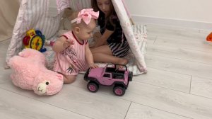 Алиса и Алина одни дома