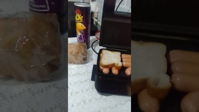 сосиски на гриле грильнице