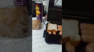 сосиски на гриле грильнице