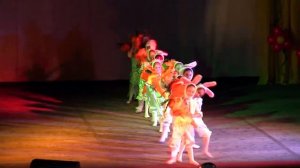 "А нам все равно". Танец зайцев с морковками.