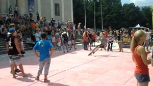ВОт такие прыжки на резинке (Slackline)