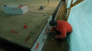 День 34. Утепление фундаментной плиты по торцам листовым утеплителем Техно-николь "карбон"