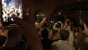 🎸 Знаешь ли ты - Максим. Люди поют на улице