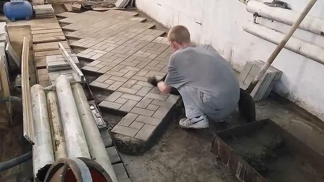Полы в гараже.Плитка на пол в гараж. Tiles on the floor of the garage смотреть онлайн