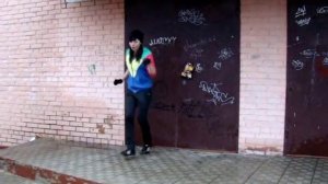 Парень и Девушка классно танцуют =)))