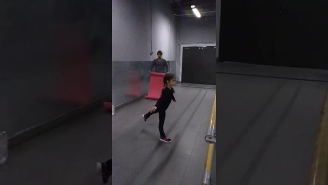 ОФП Упражнение Ласточка #Гимнастика, растяжка #фигуристы дети #Figure skater смотреть онлайн