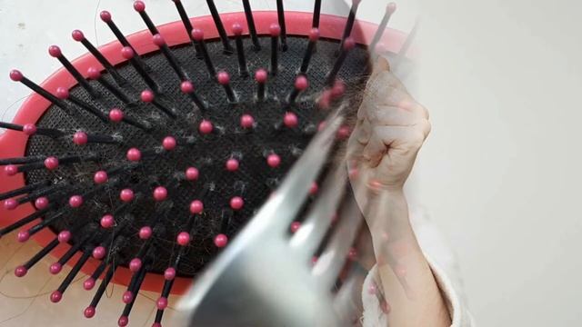 Как Чистить Расчески? Мытье расчесок и дезинфекция. смотреть онлайн