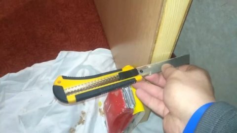 удаляю шпон с двери/снимаю клей от шпона