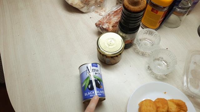 НЕМНОГО ПОКУПОК купила роллы ПОРЕЗАЛА ПОМИДОРЫ буду шпроты смотреть онлайн