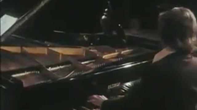 Krystian Zimerman plays Chopin Mazurka Op. 63 No. 3 in C-sharp minor смотреть онлайн