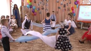 Танец с полотнами